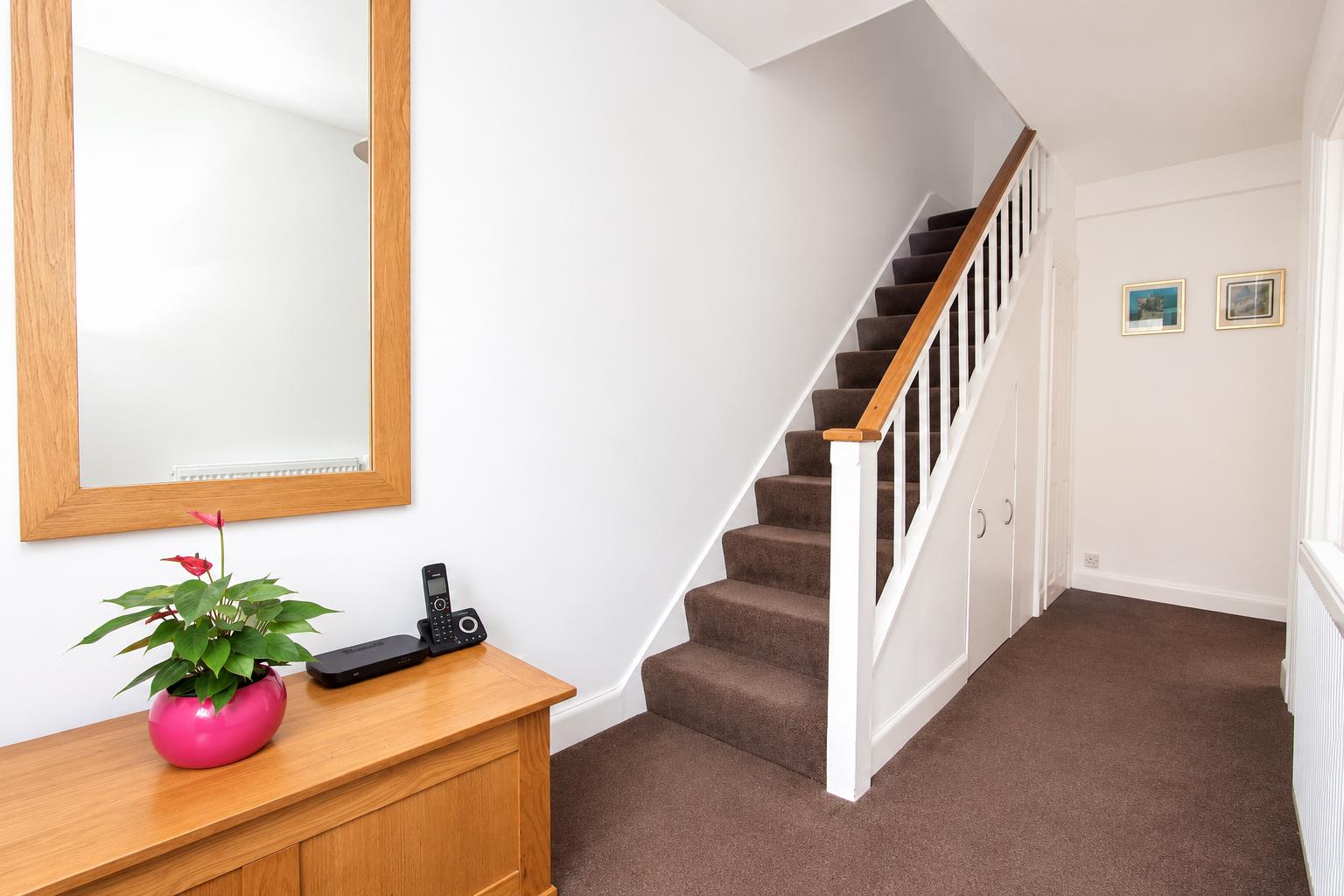 3 bed property in Godalming Avenue, Wallington